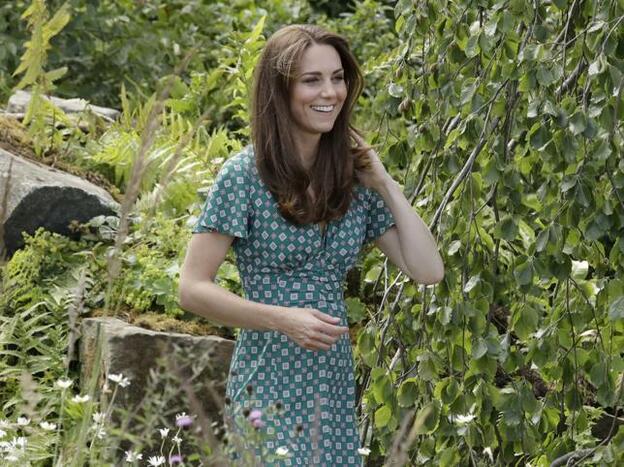 Kate Middleton y su look de verano perfecto: vestido de rebajas y alpargatas españolas