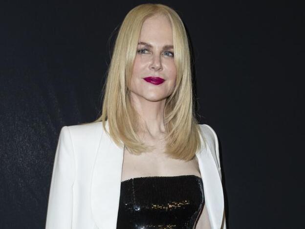 Nicole Kidman en el desfile de Giorgio Armani Privé con el corte de pelo desfilado que le resta años.