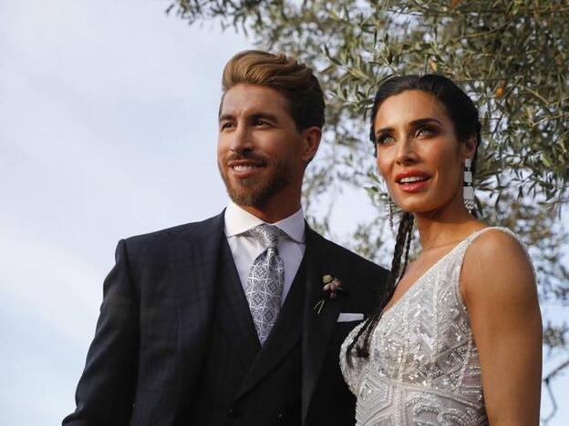 Pilar Rubio y Sergio Ramos posan juntos en traje de baño