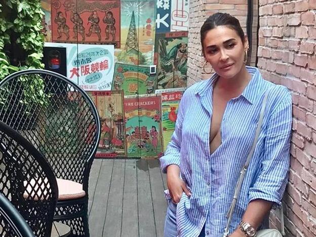 Cómo llevar los vaqueros en verano, según Vicky Martín Berrocal