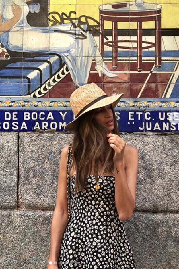 Sara Carbonero lleva el vestido perfecto (y rebajado) para el verano en la ciudad