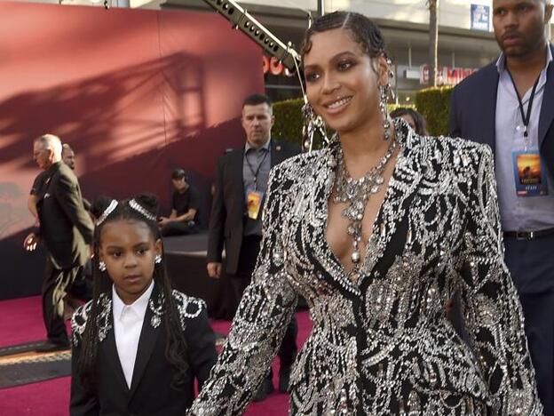 Los looks carísimos de Beyoncé y su hija en el estreno de El Rey León