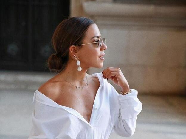 Paula Ordovás tiene la clave para vestir con pantalón de traje en la oficina sin morir de calor