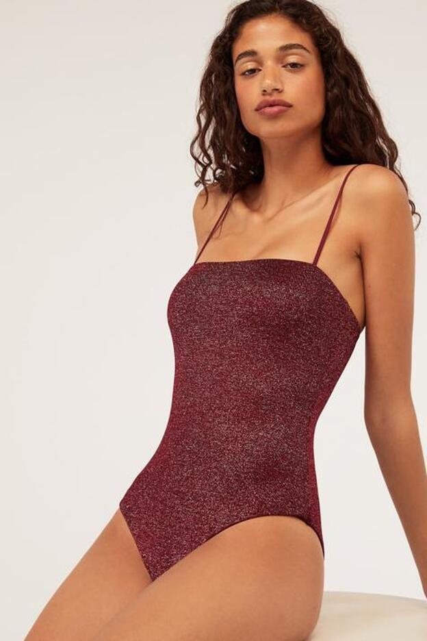 Purpurina y lentejuelas. Los trajes de baño con más glamour están en Oysho
