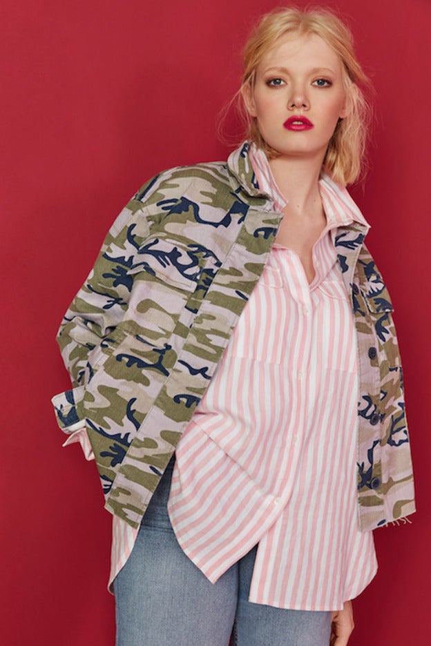 Bershka y Violeta lanzan la cazadora de camuflaje del momento de la XS a la 48