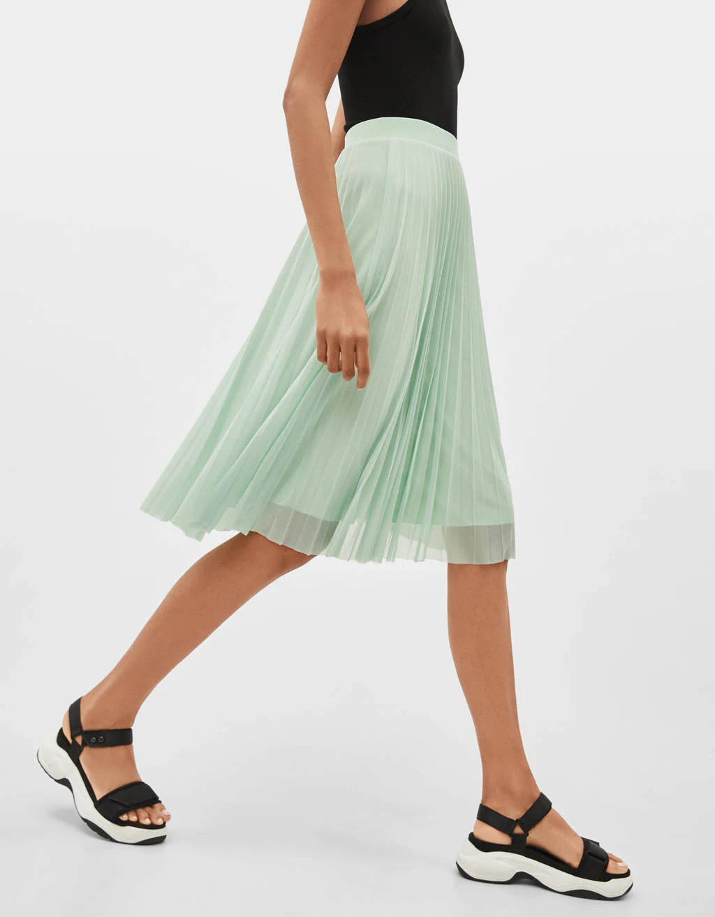 Cuyo Qué Pocos Fotos: Faldas mini y midi de nueva colección que hacen tipazo para quienes  no encuentran nada en las rebajas | Mujer Hoy
