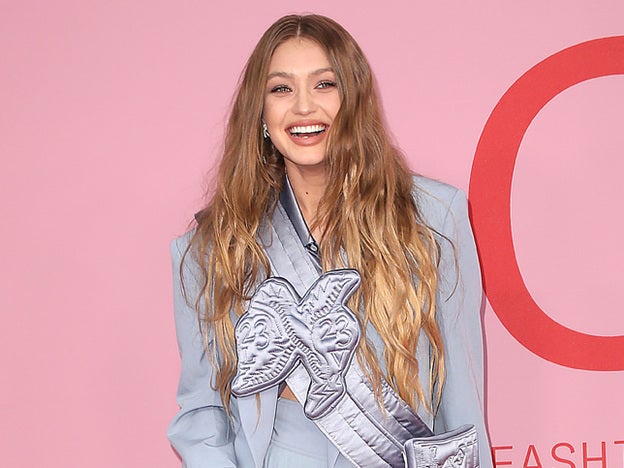 Gigi Hadid lleva la coloración de pelo más fácil de mantener en verano