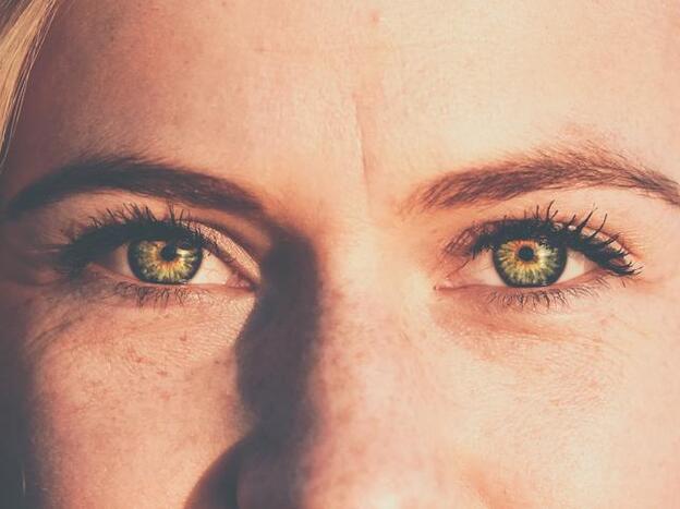 ¿Es cruel la sociedad con las mujeres de 50?