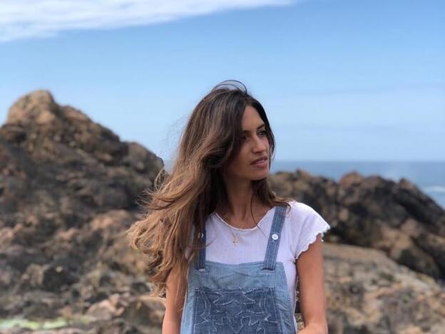 Sara Carbonero agota el bañador más alegre de la temporada