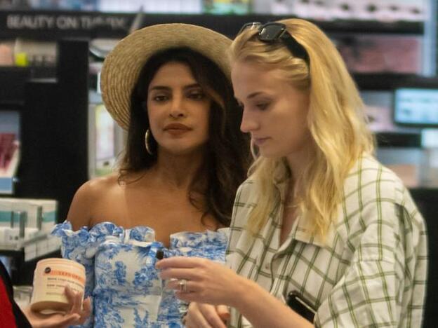 Sophie Turner y Priyanka Chopra juntas de vacaciones