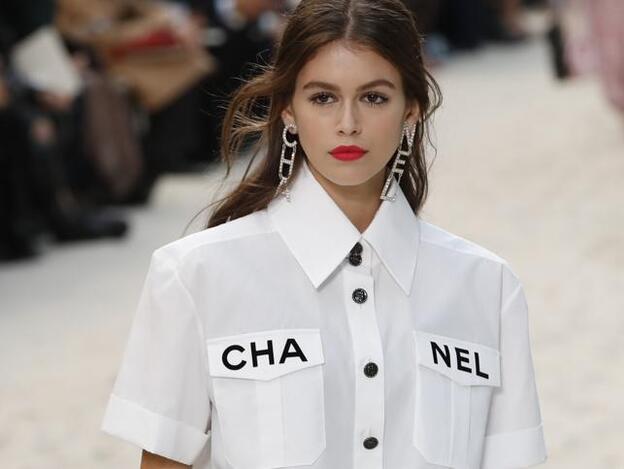 Bershka copia la camisa viral de Chanel favorita de las influencers