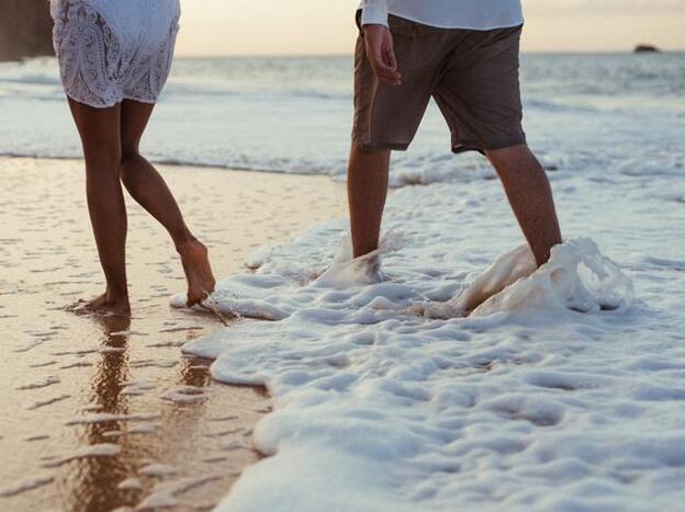 Por qué caminar en la playa te ayudará a quemar grasa