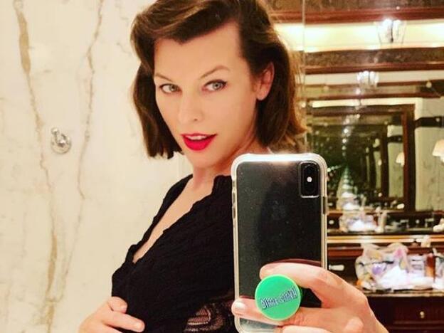 Milla Jovovich, embarazada, espera su tercer hijo