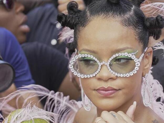 Rihanna perdona a su padre tras demandarlo