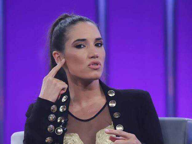 El zasca de India Martínez por las críticas al posado en bikini junto a sus hermanas