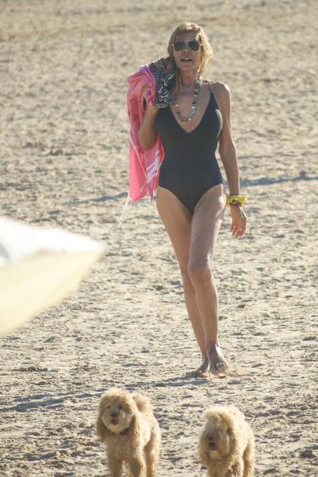 El cuerpo de Bibiana Fernández en bikini con y sin Photoshop