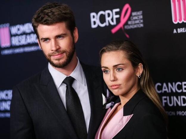 Los entornos de Miley Cyrus y Liam Hemsworth pelean por los motivos que les han llevado a la ruptura. Pincha sobre la foto para ver las parejas de famosas que han roto este 2019./cordon press.