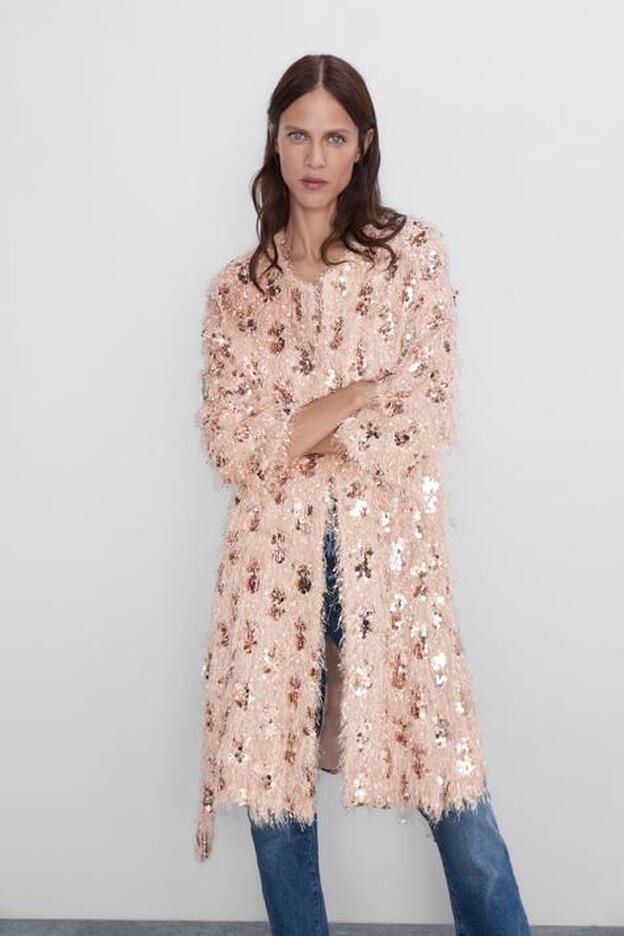 ¿Tienes una boda en septiembre? Con esta chaqueta serás la invitada más elegante