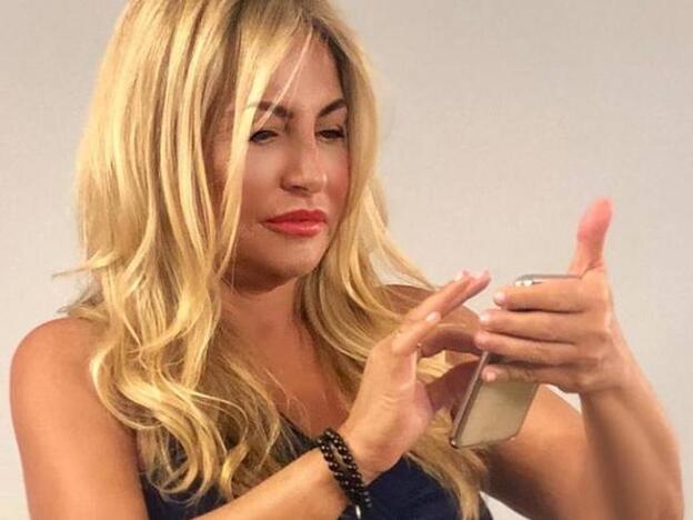 Cristina Tárrega se borra medio cuerpo con el Photoshop y se lía en las redes