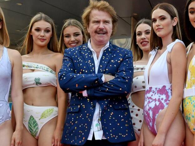 Bigote Arrocet y las 60 fotos con diferentes mujeres que tambalean su relación