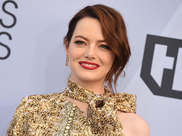 Ya sabemos cómo es el look de belleza (a la última) de Emma Stone en su papel de Cruella de Vil