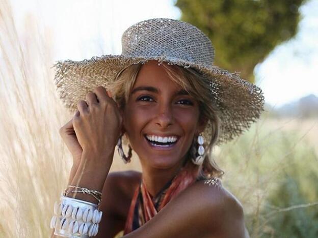 Paula Argüelles se apunta al esmalte de uñas que resalta el bronceado