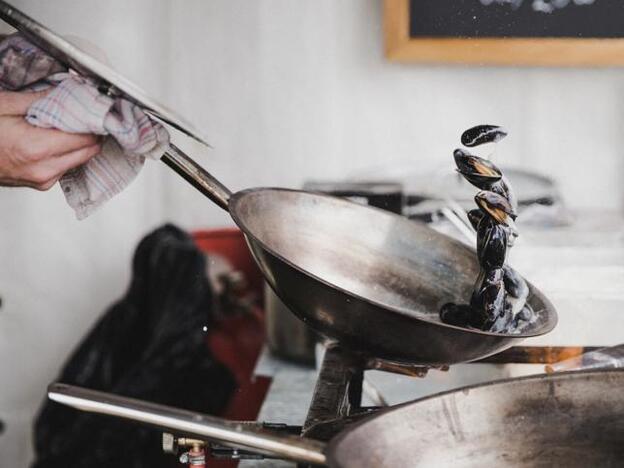 Estas son las sustancias tóxicas que puedes estar produciendo tú misma al cocinar