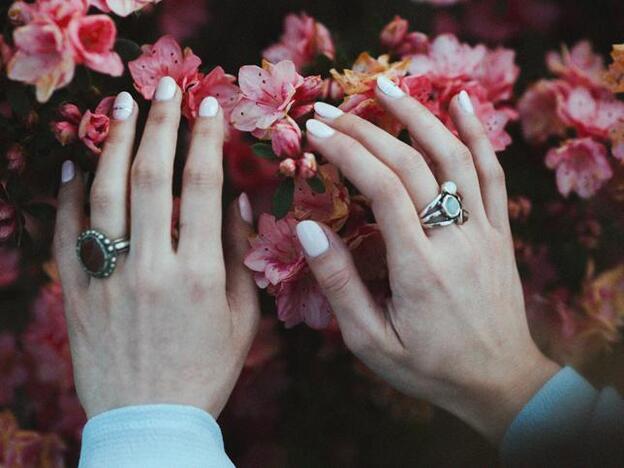 El endurecedor de uñas más vendido del verano va a alargar la vida de tu manicura por menos de 11 euros