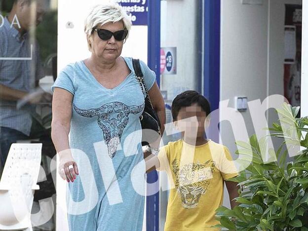 Terelu Campos ejerce de 'niñera' con el hijo de su empleada del hogar