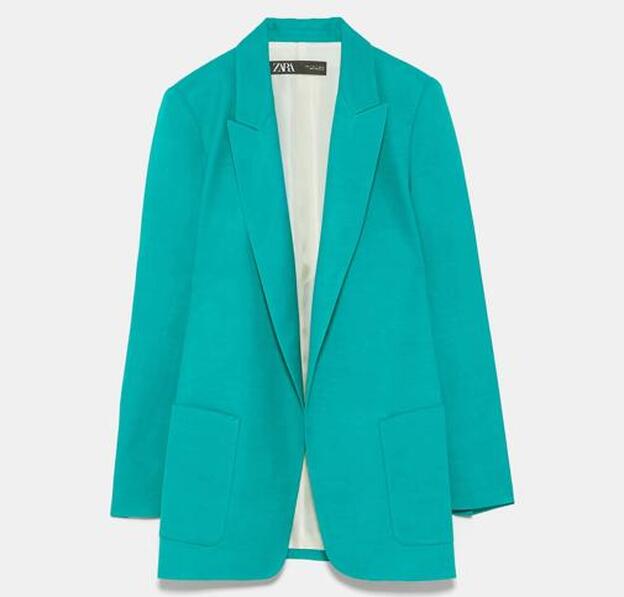 Vicky Martín Berrocal tiene la americana turquesa de Zara que resalta el moreno