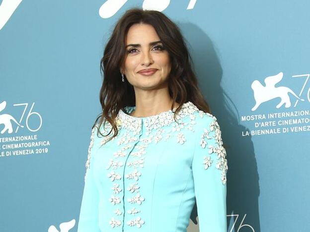 Penélope Cruz tiene el vestido con pedrería más bonito del Festival de Venecia