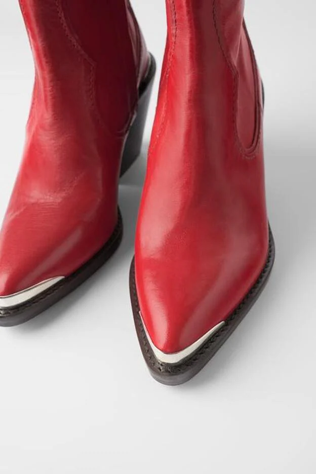 Víspera Terraplén Guarda la ropa María Fernández-Rubíes se ha hecho con los botines rojos de Zara que van a  arrasar en otoño | Mujer Hoy
