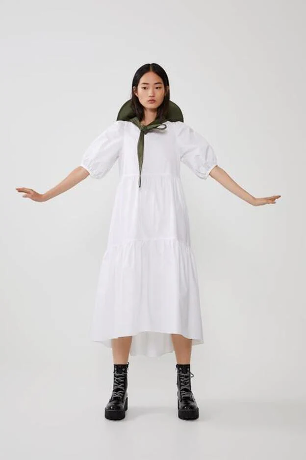 Vestido blanco de popelín de la nueva colección de Zara (29,95 euros).