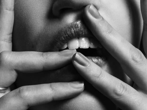 Posiciones sexuales silenciosas con las que llegarás al orgasmo (sin molestar)