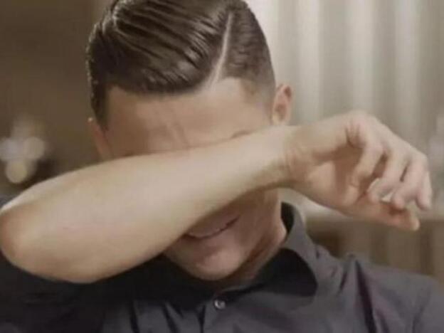 Las imágenes de Cristiano Ronaldo llorando al ver un vídeo inédito de su padre