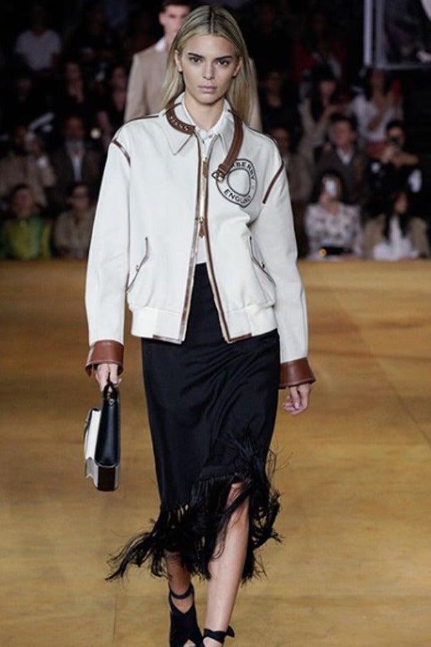 Kendall Jenner estrena el rubio que nos queda bien a todas las morenas