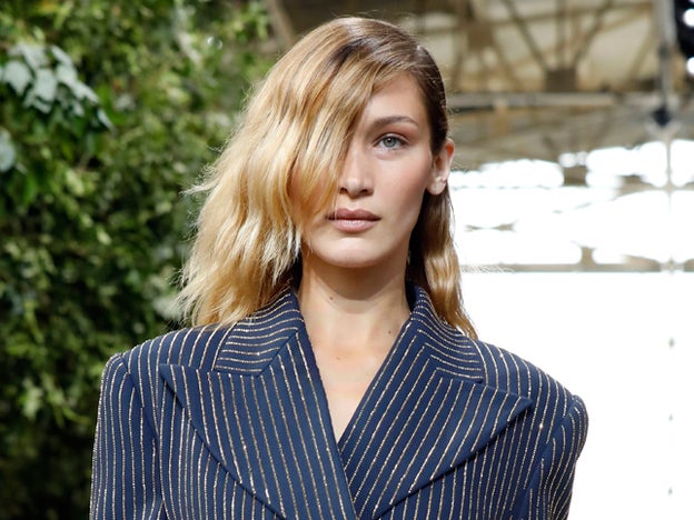Bella Hadid ha cambiado de nuevo de look, esta vez con un corte de pelo