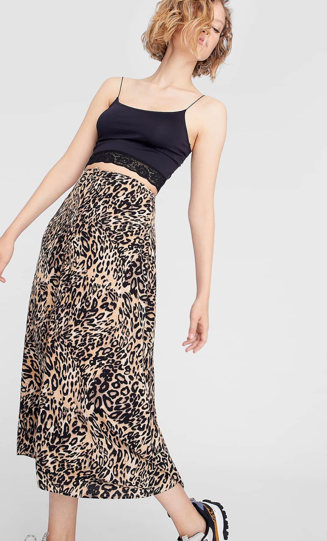 sexual Diariamente sabio Fotos: 6 faldas midi con estampado animal de Zara, Mango, H&M y otras  tiendas low cost para el otoño | Mujer Hoy
