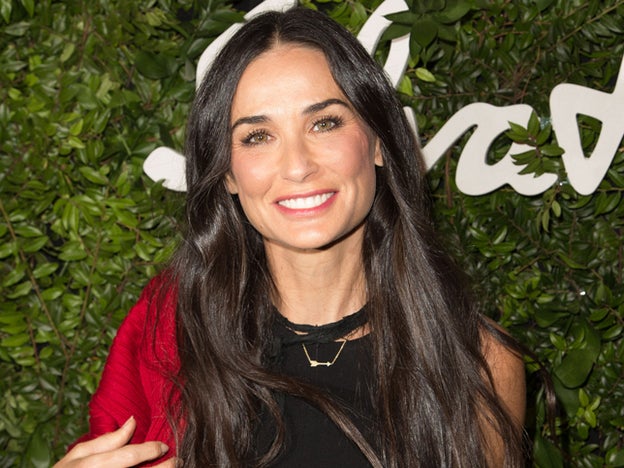 La rutina facial nocturna de Demi Moore incluye dos o tres cremas faciales