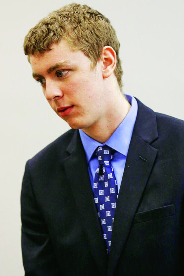 BROCK TURNER . El nadador, el violador: el 17 de enero de 2015 tenía 19 años y una beca de natación que le había permitido estudiar en la Universidad de Stanford. Héroe deportivo de buena familia, Brock Turner violó a Chanel Miller a la salida de una fiesta en una fraternidad, detrás de unos contenedores de basura, mientras ella estaba inconsciente. Los 14 años a los que podía haber sido condenado se quedaron en seis meses, de los que cumplió la mitad. Hoy sigue viviendo con sus padres y trabaja en el servicio de paquetería de una empresa. Sus compañeros dicen que es “discreto y muy educado”.