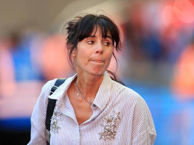 La mujer de Pep Guardiola vuelve a España, tres años después, para atender sus negocios