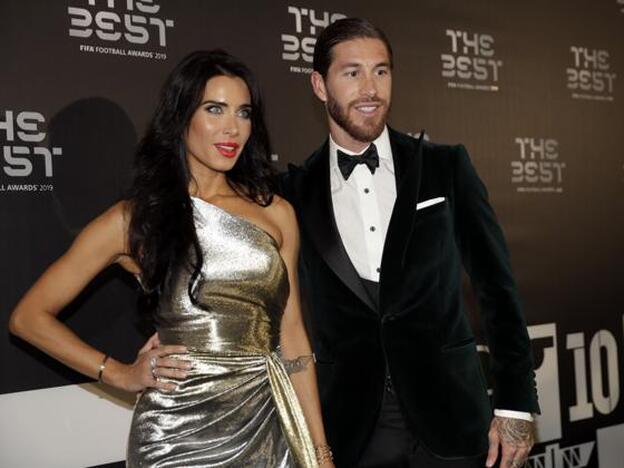Pilar Rubio deslumbra con con un vestido metalizado en los premios The Best