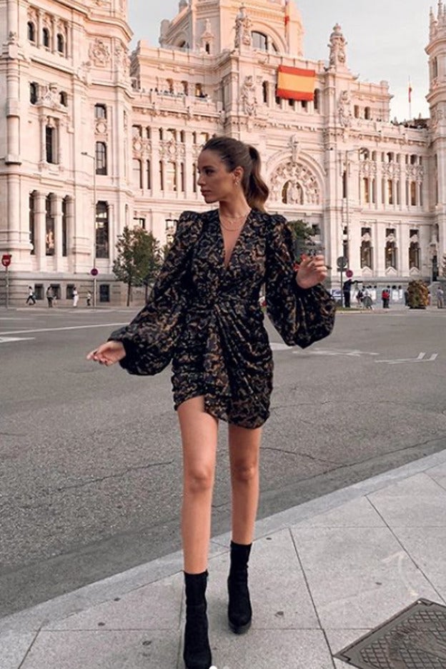 Atención a este look de fiesta de Teresa Bass: alarga la pierna hasta el infinito