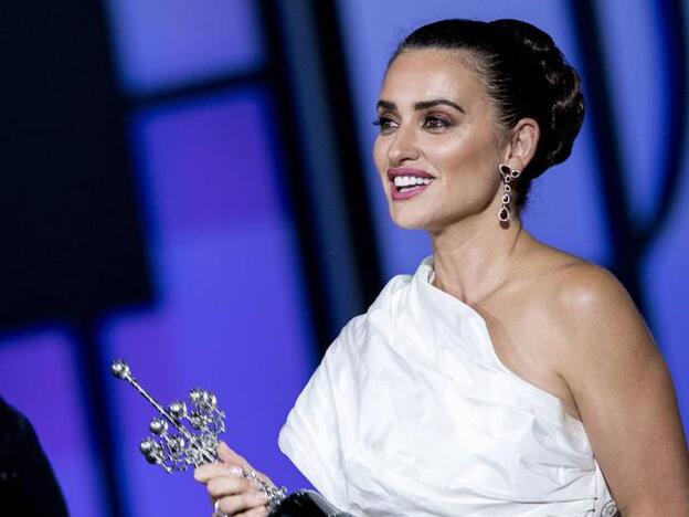 Penélope Cruz dedica su premio Donostia a Javier Bardem y a sus hijos