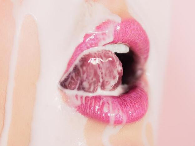 Beso arcoíris: la práctica sexual que pone en riesgo tu salud