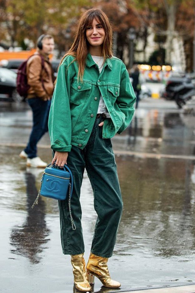 Gala González sabe cómo tienes que llevar las botas doradas de Zara