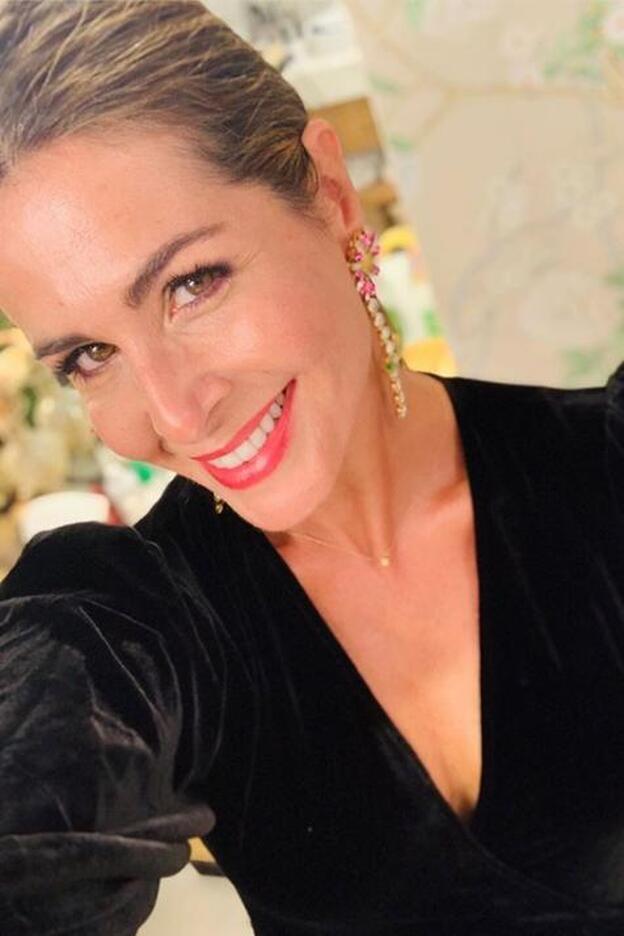 3 vestidos con mangas abullonadas y low cost para copiar el último lookazo de Nuria Roca