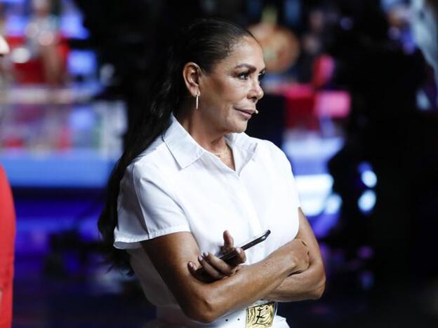 Isabel Pantoja se separa de su madre, hospitalizada, para retomar su trabajo