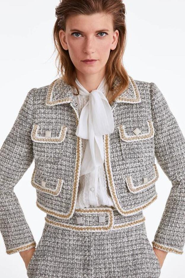 Este traje de Uterqüe es tan bonito que se está agotando por momentos