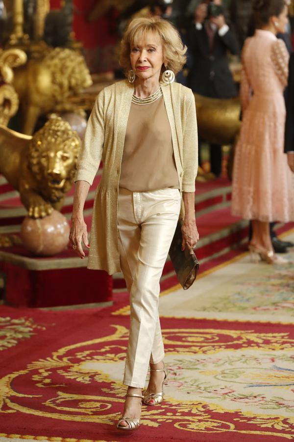 El look de María Teresa Fernández de la Vega en el besamanos del Día de la Hispanidad 2019